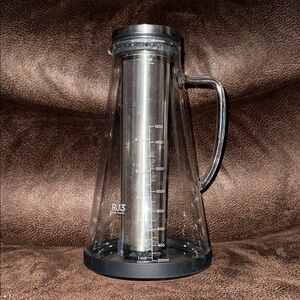 6-Cup Glass Cold Brew Coffee Maker with Elegant Accents